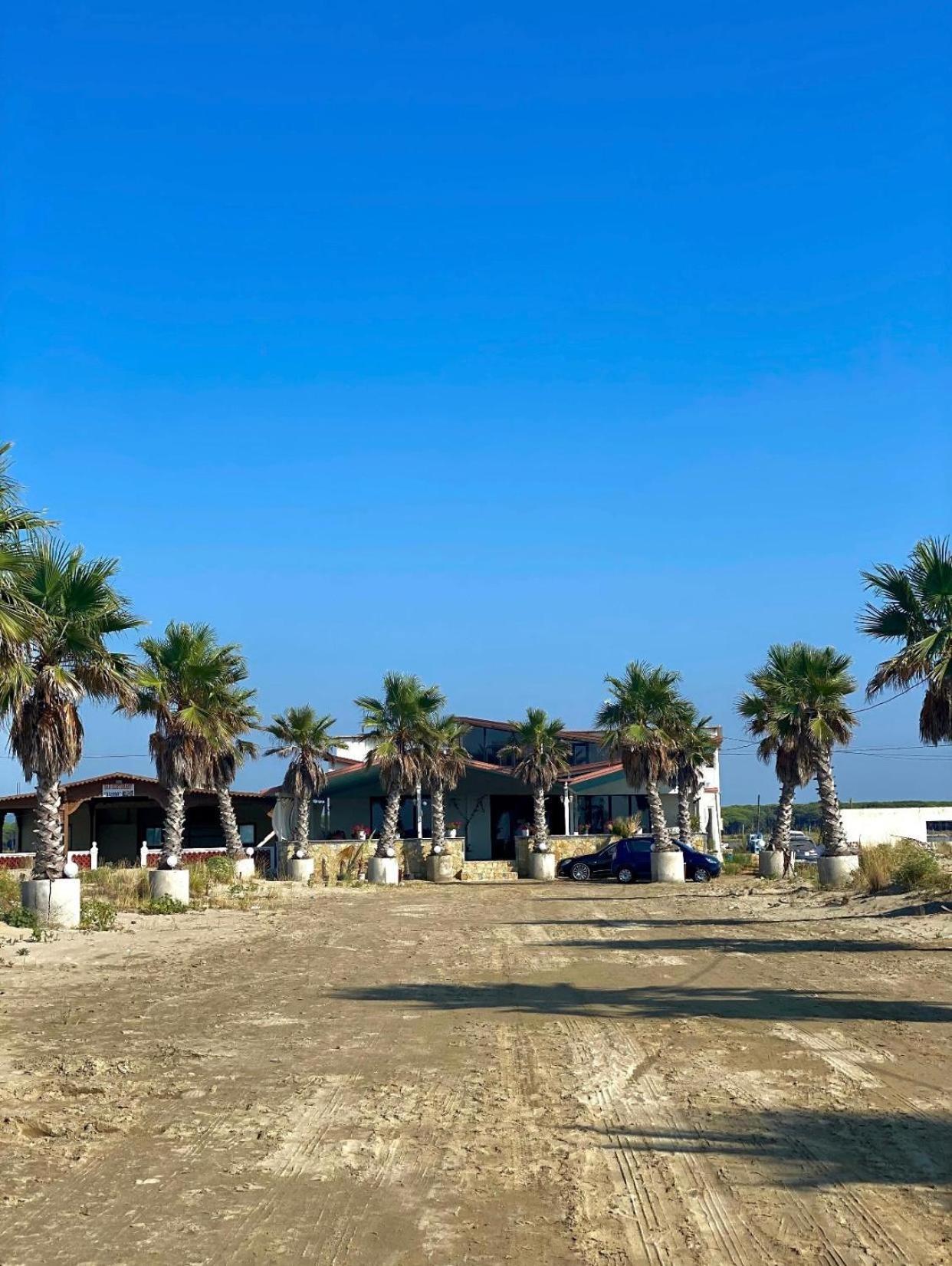 Saint Tropez Durres Hotel Bisht Kamez Exterior foto